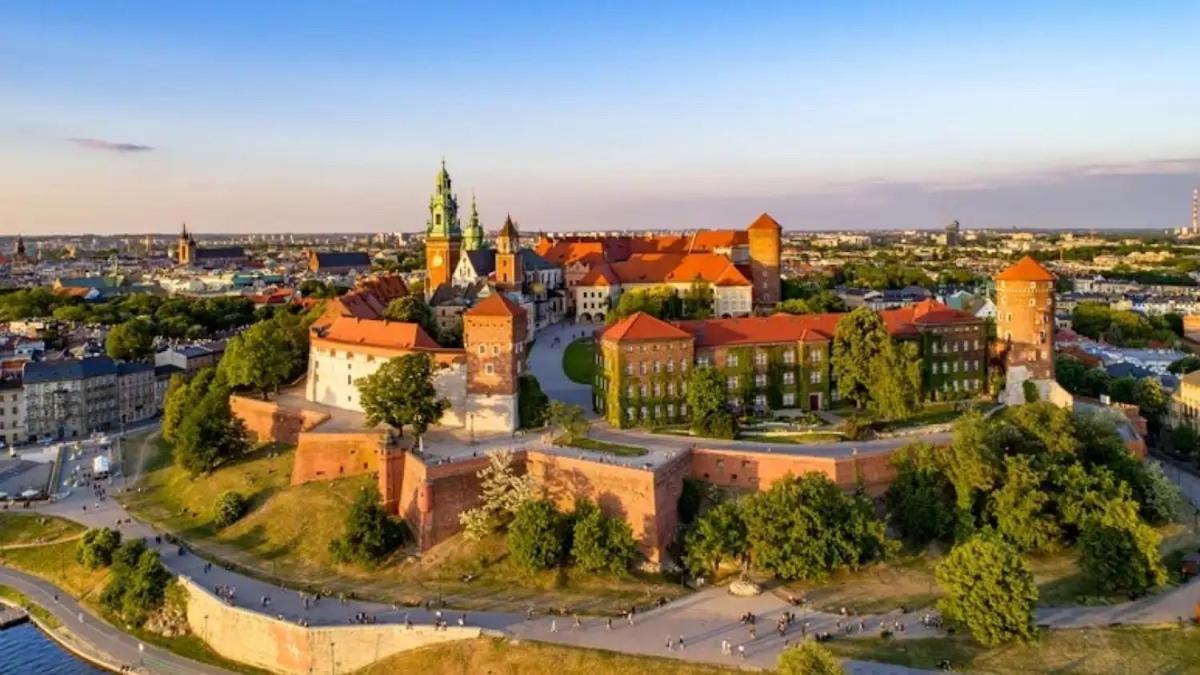 Homestay 8 Min To Castel & Main Square